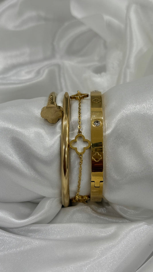 Élégance Gold Plated Bangle Bracelets Stack